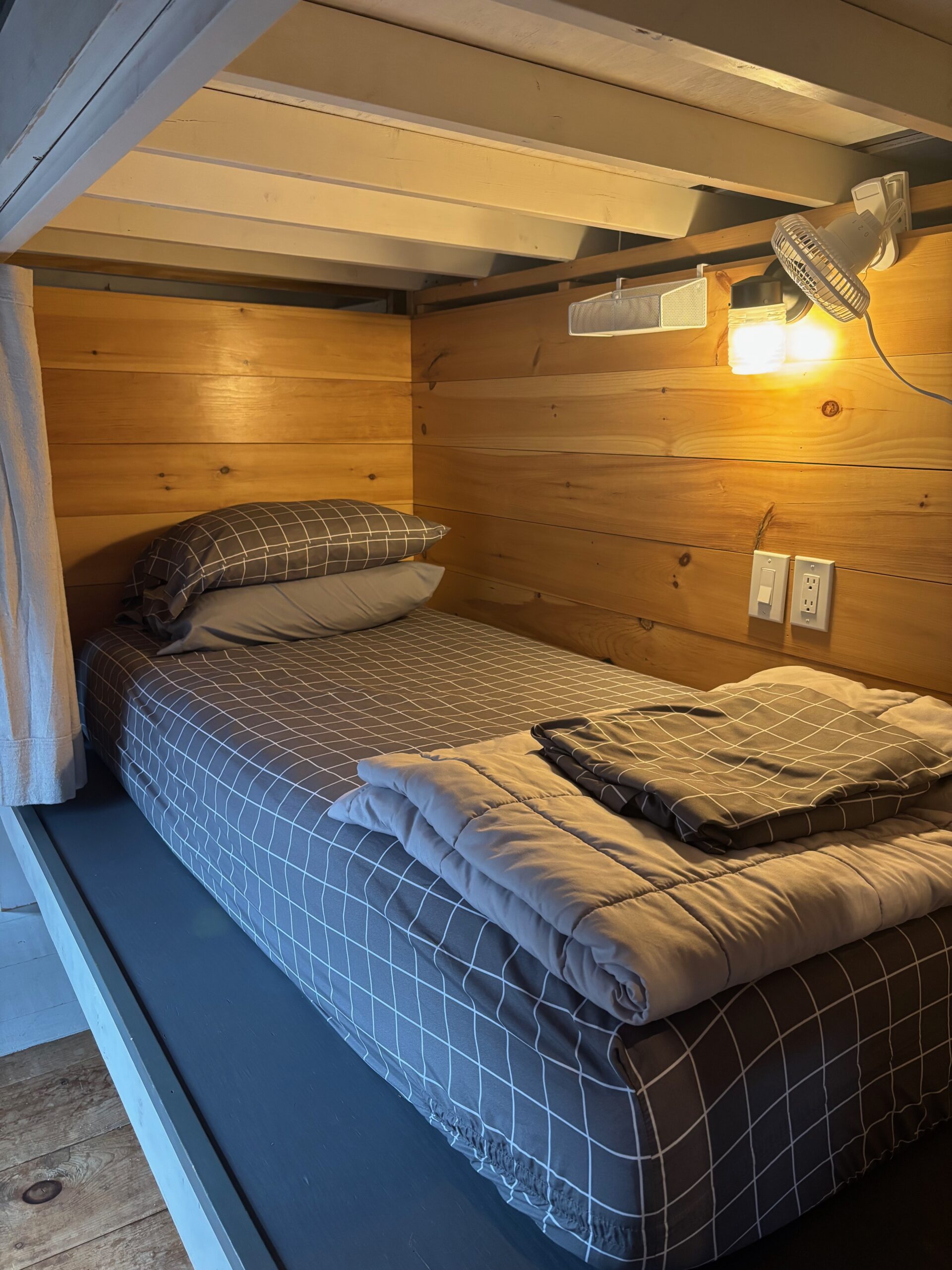 Maine Roadhouse Hostel Bunkhouse